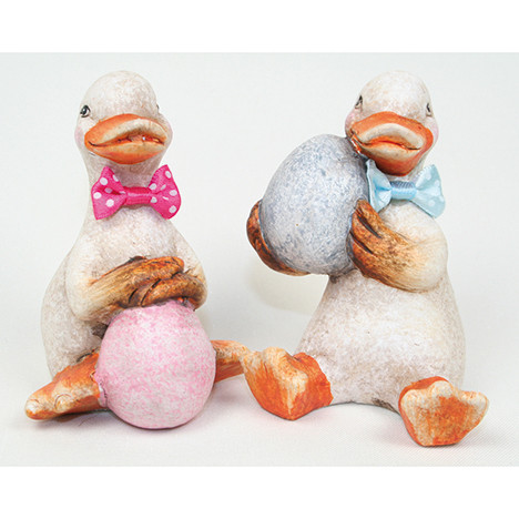Goose with bow and big egg 9x7x7cm, ceramic