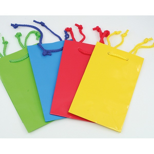 Geschenktasche uni lack 18x11x5cm 4 Farb. sort.