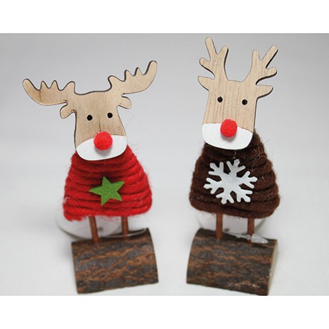 Woodenelk 10x5,5x3cm on woodentrunk w. wooldress
