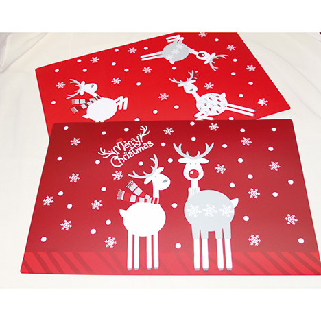 Placemat red 44x28,5cm w. moose motif, PP 0,5 mm